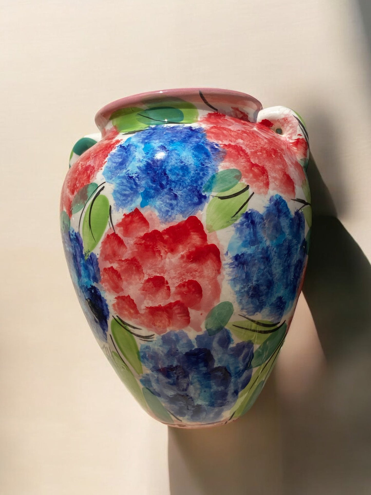 Cache-pot de Taille Moyenne en Céramique Artisanale - Fleurs Rouges et Bleues