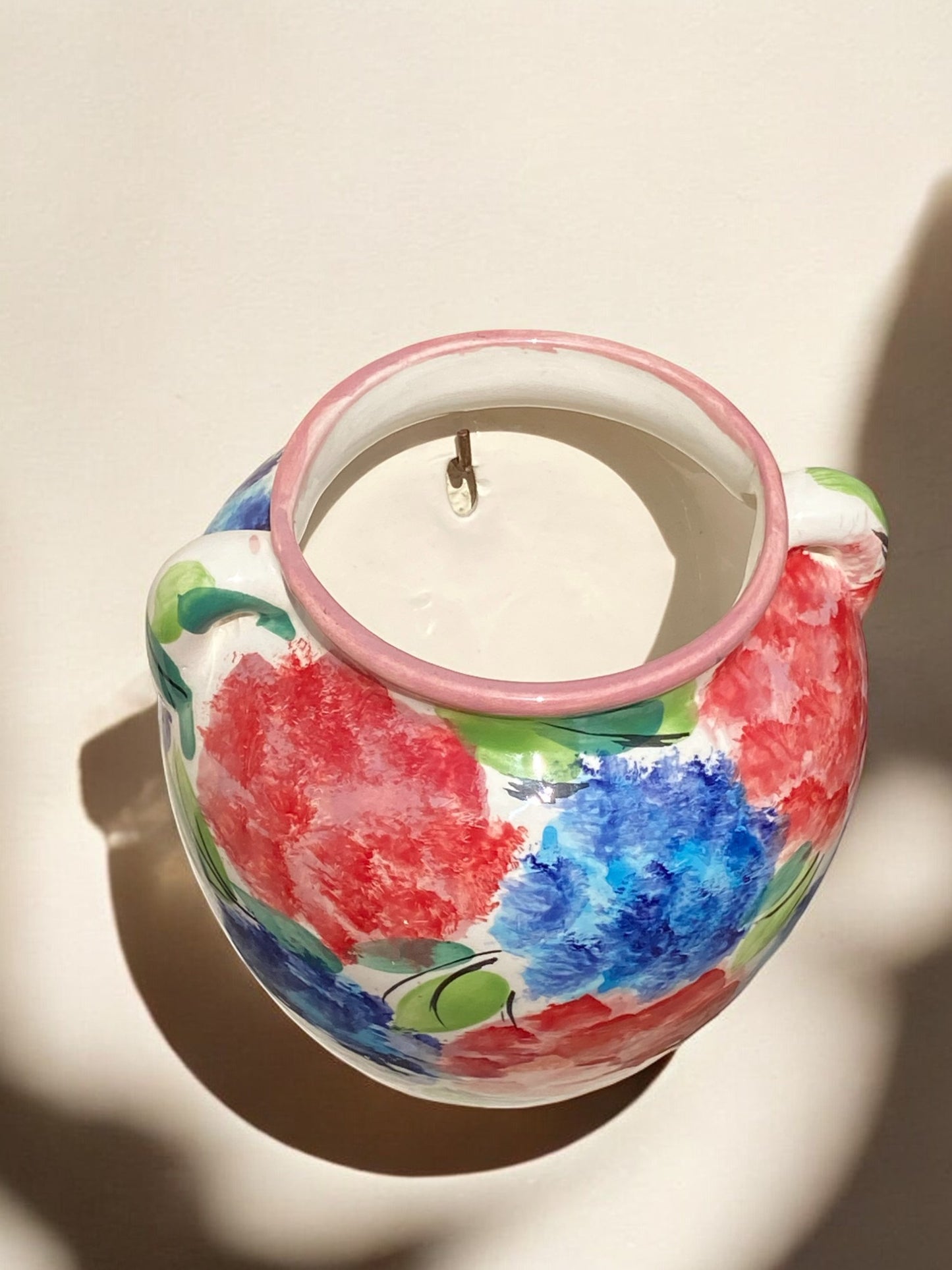 Cache-pot de Taille Moyenne en Céramique Artisanale - Fleurs Rouges et Bleues
