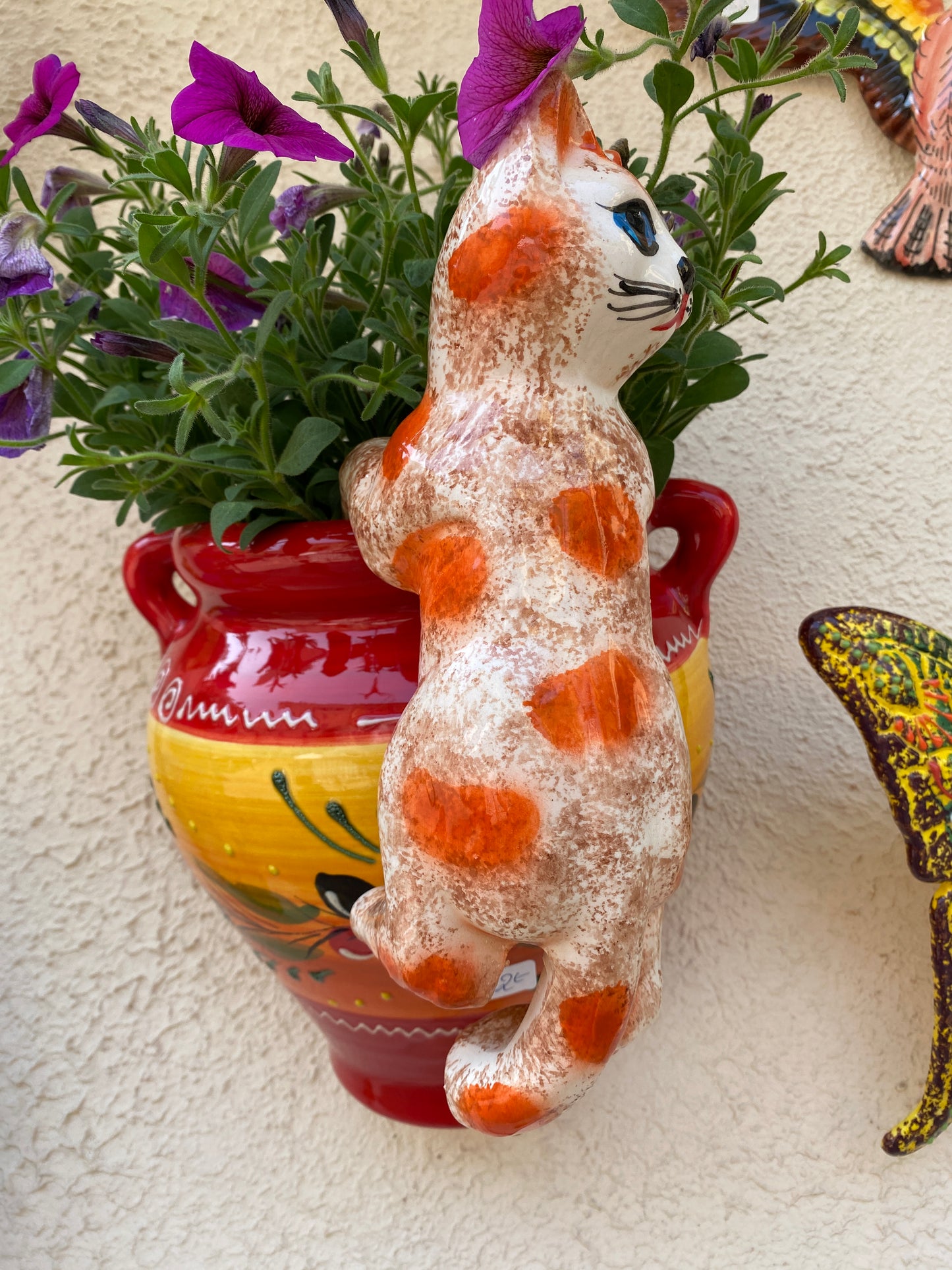 Chat Coloré en Céramique Artisanale