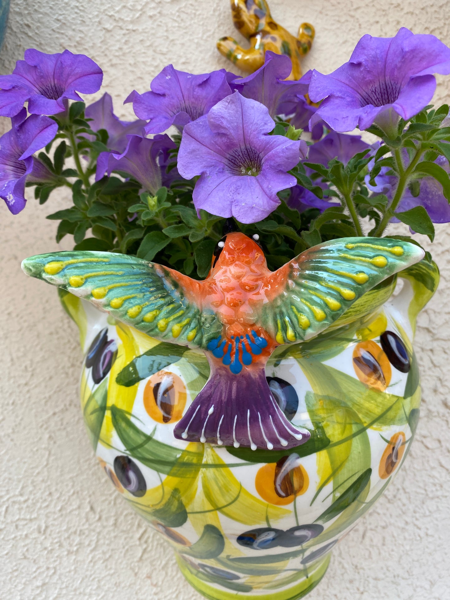 Colibri Coloré en Céramique Artisanale
