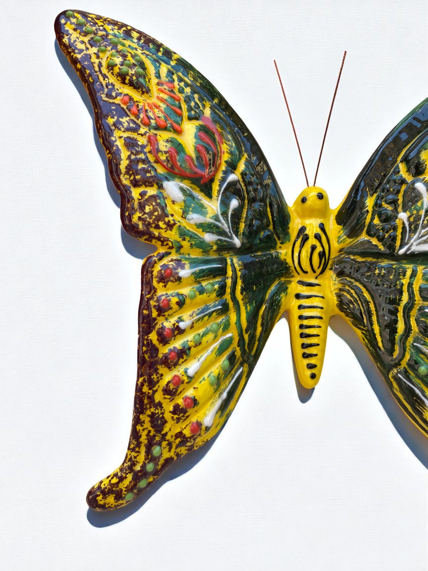 Grand Papillon Coloré en Céramique Artisanale