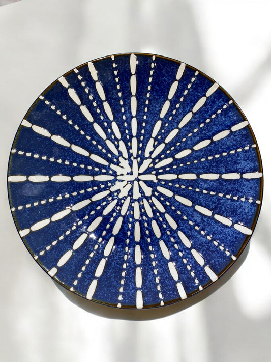 Grande Assiette en Céramique Artisanale Bleu Marine et Blanc - Motif Oursin