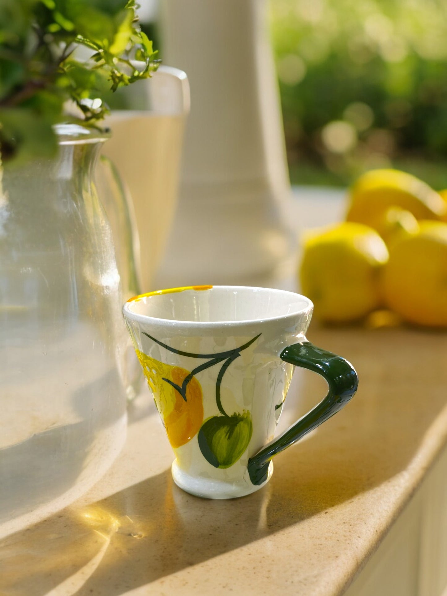 Mug Conique en Céramique Artisanale - Motifs Citrons