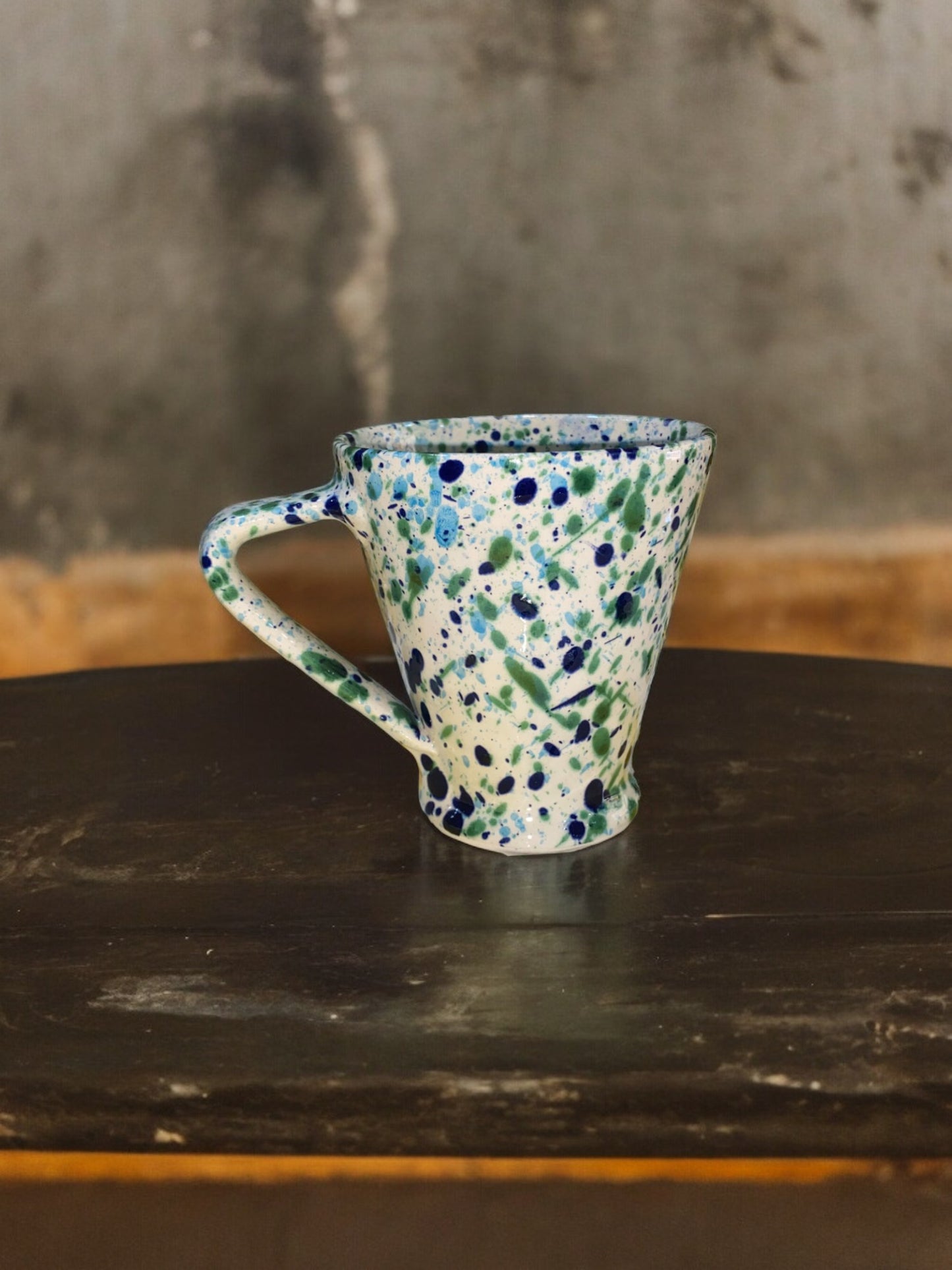 Mug Conique en Céramique Artisanale - Motif Moucheté Bleu et Vert