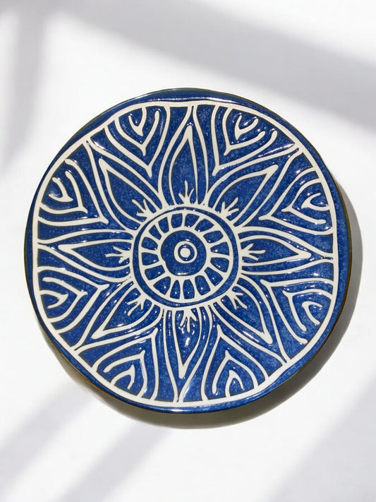 Petite Assiette en Céramique Artisanale Bleu Marine et Blanc - Motif Soleil