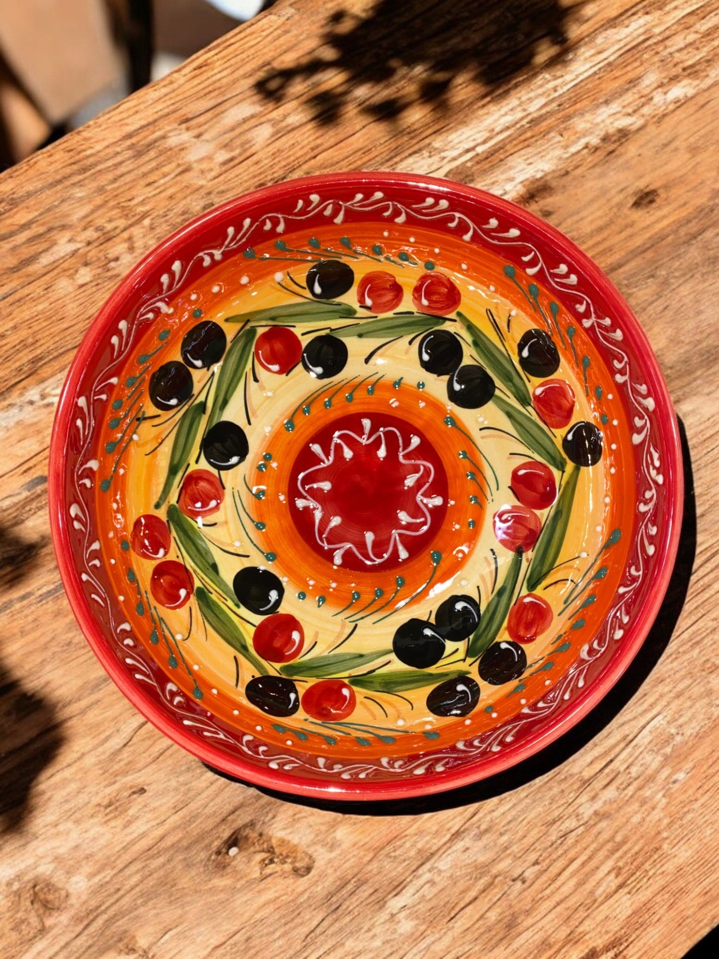 Saladier en Céramique Artisanale - Motif Provençal Rouge