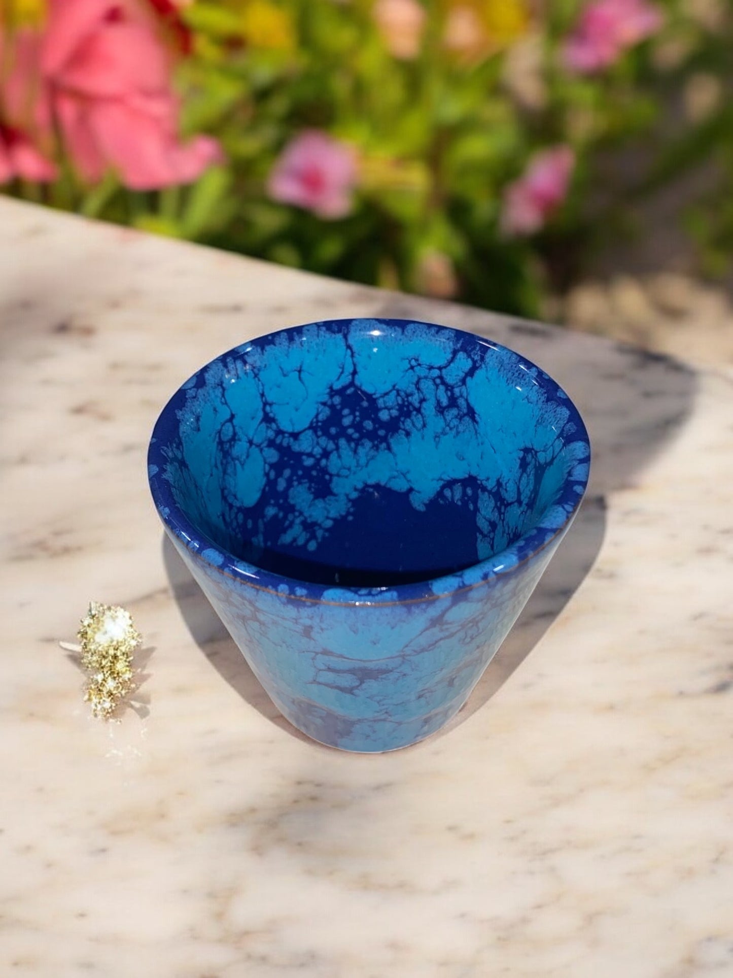 Verre à Café Conique Bleu Foncé et Bleu Ciel en Terre Cuite Artisanale