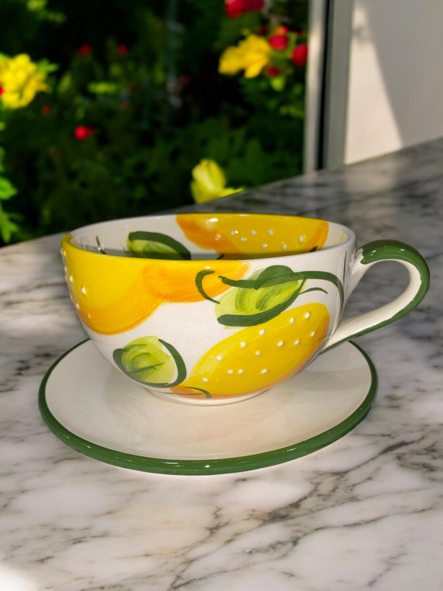 Tasse à Thé et Soucoupe en Céramique Artisanale - Motifs Citrons